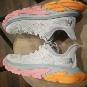 Women's Hoka one one Clifton edge sneakers sz 7